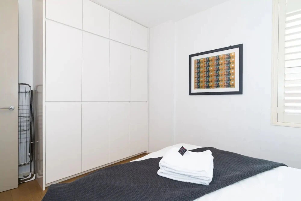 2 Bedroom Apartment with Bay View