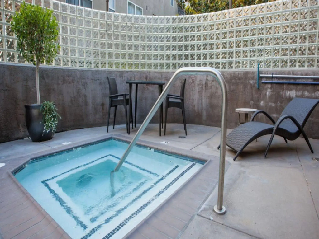 Global Luxury Suites at San Fernando