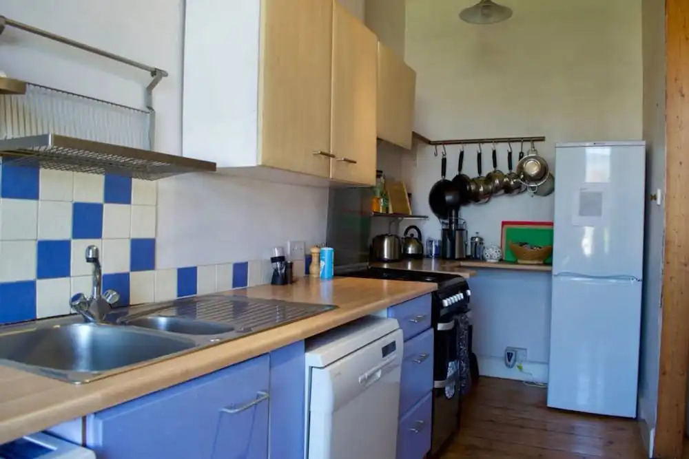 2 Bedroom Central Home With King Beds Sleeps 4