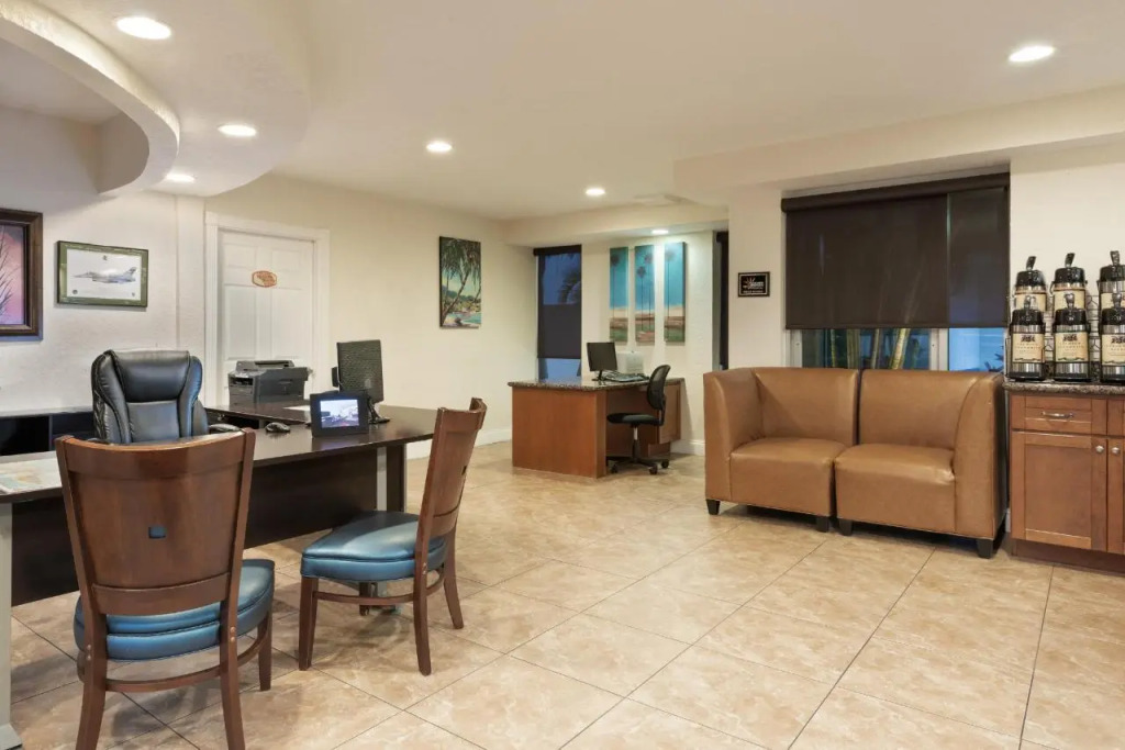 Coconut Cove All-Suite Hotel