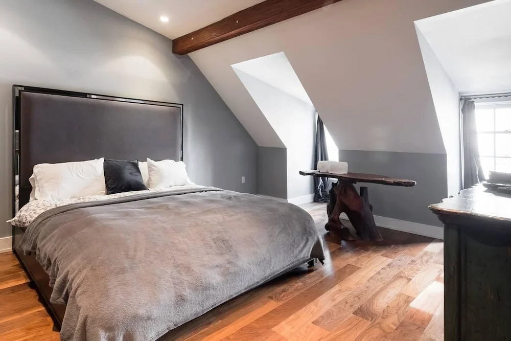 Million-dollar Celebrity Mansion in Old City