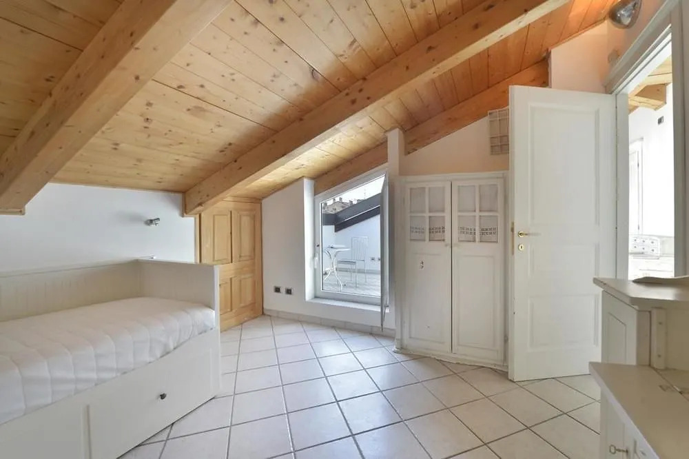 Irnerio White Apartment