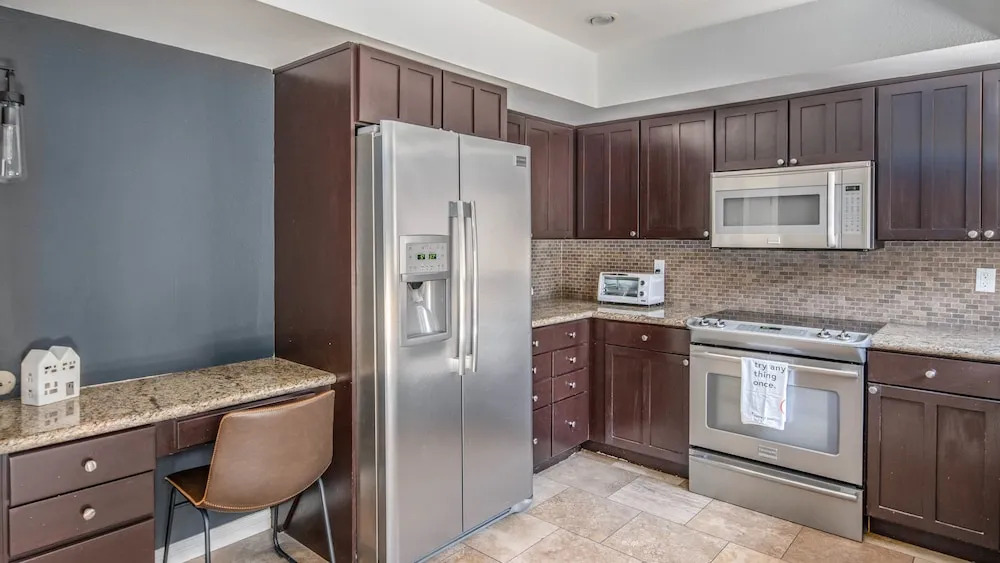 Sleek 2BR Townhome Old Town by WanderJaunt