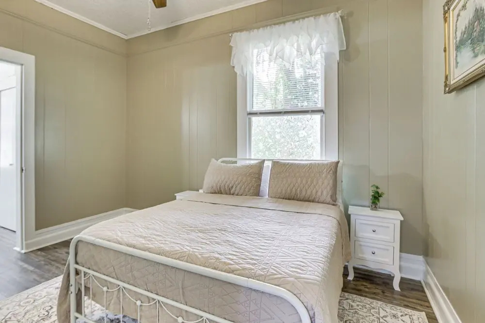 Historic District Haven! Walk Downtown + Fast Wifi