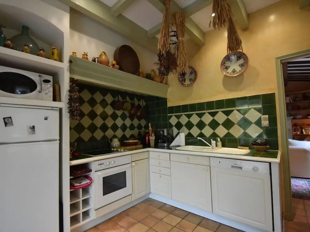 Characteristic Villa With Private Swimming Pool Close to the Center of Nimes