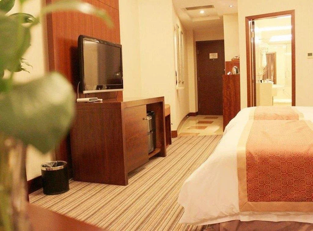 Holiday Hotel