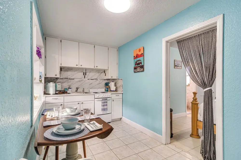 Central Location! Walkable Studio in St Pete Beach