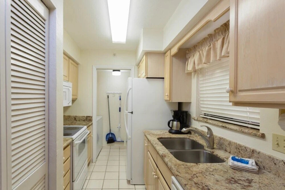 Romantic Condo Across From Beach! 1 Bedroom Condo by Redawning