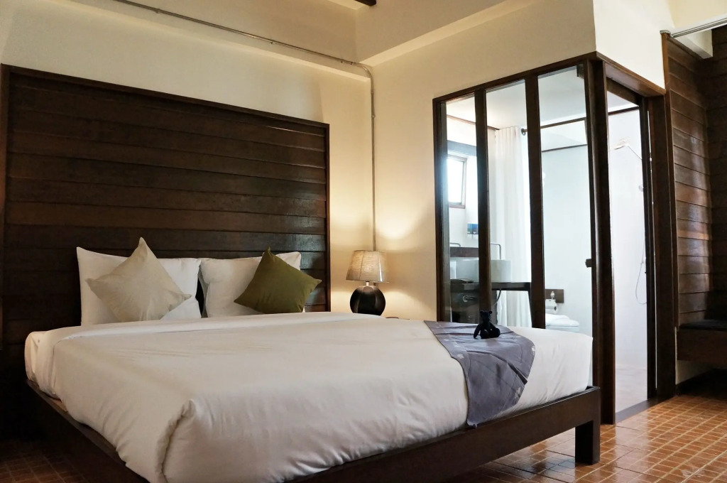 Kampaeng Ngam Hotel - Steps to Night Bazaar & Old City