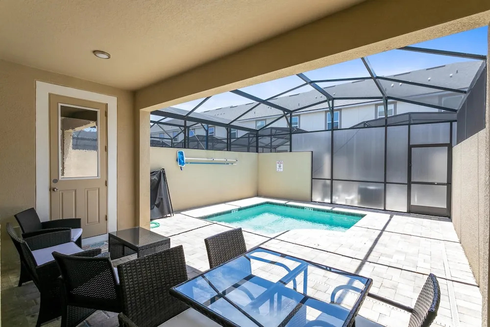 Luxury Town Home With Splash Pool in Solara Resort