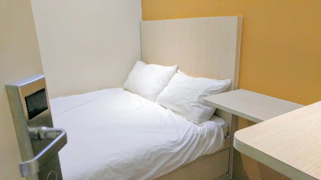 Nuts Hotel