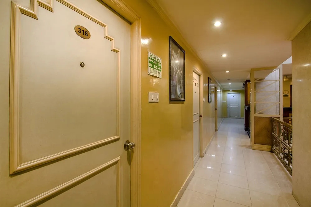 OYO 9302 Hotel Baseraa Inn