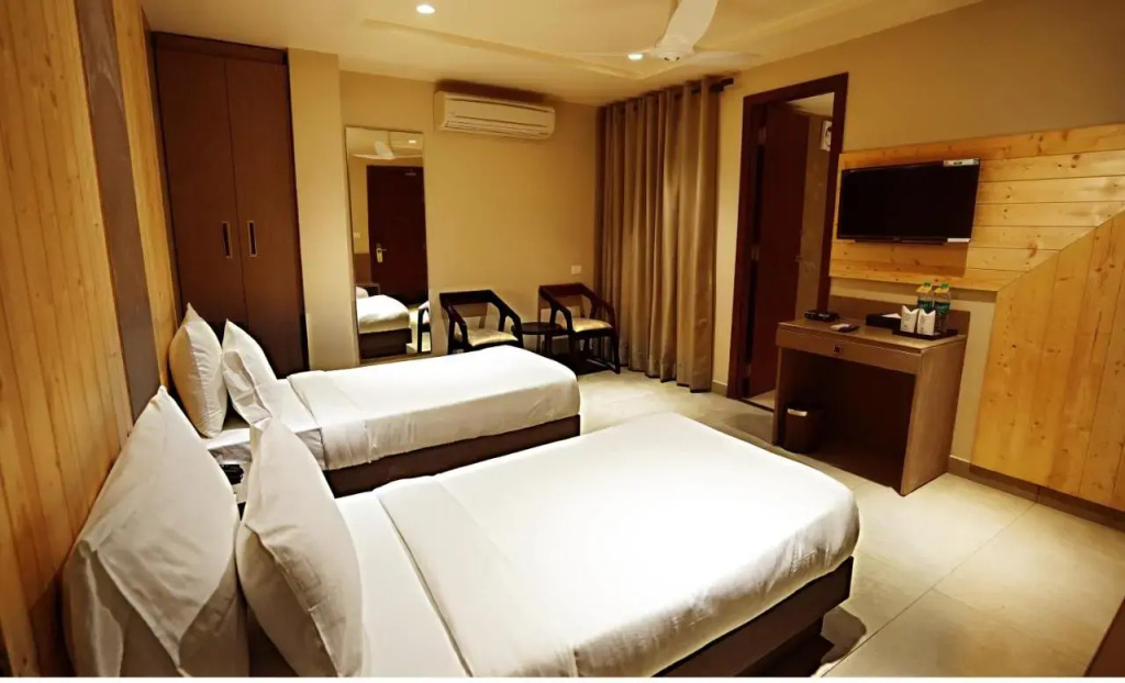 Hotel Maplewood Premier Haldwani