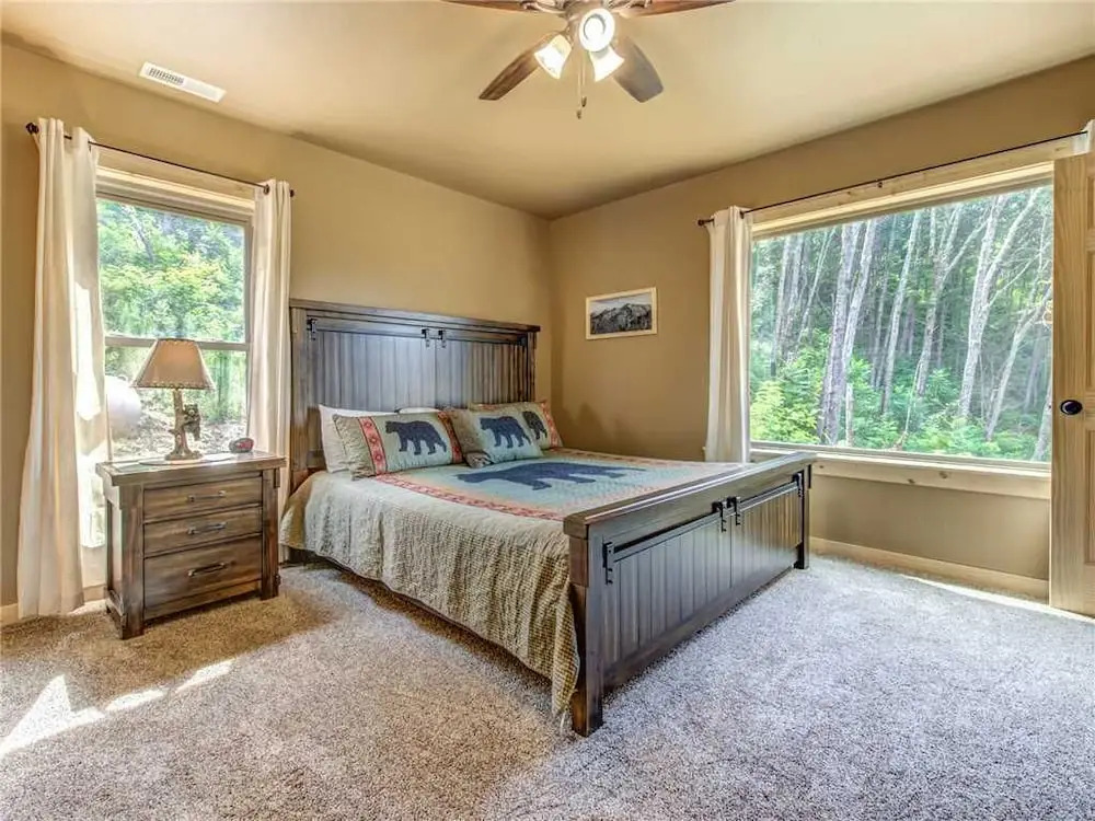 Walnut Ridge, Pool Table, 3 Bedrooms, Private, View, Hot Tub, Sleeps 11