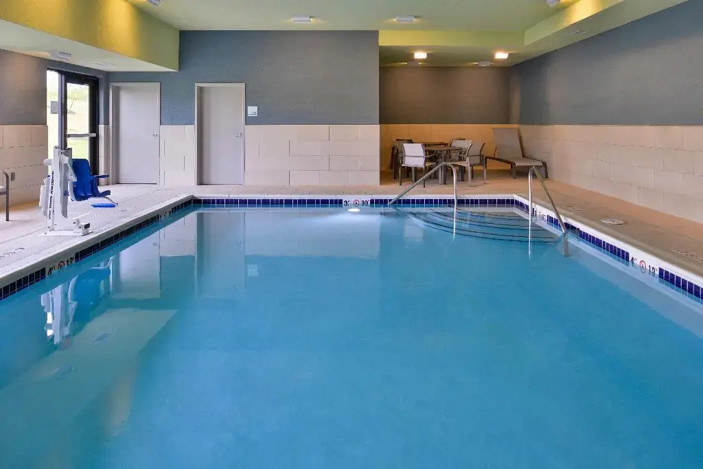 Holiday Inn Express & Suites - Olathe West by IHG