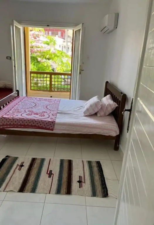 Sunny 4-Bedroom Townhouse Families Only