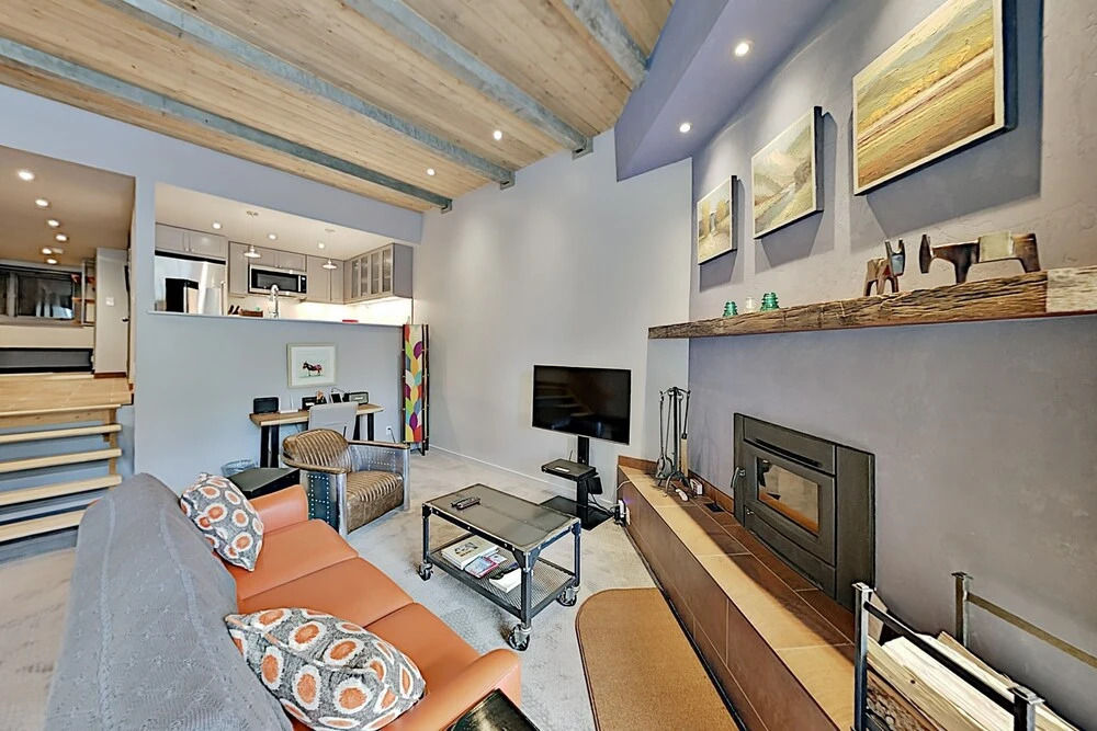 15tru1zs 2 Bedroom Condo