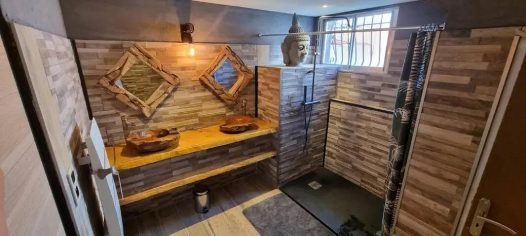Rêves de vie, appartement vue mer, piscine non chauffée et spa privatifs