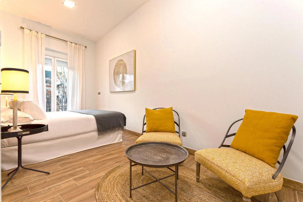 Magnificent 2 BD Duplex with private terrace. Recaredo IX