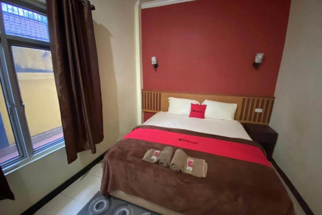 RedDoorz Plus Syariah @ Jalan Syiah Kuala Banda Aceh