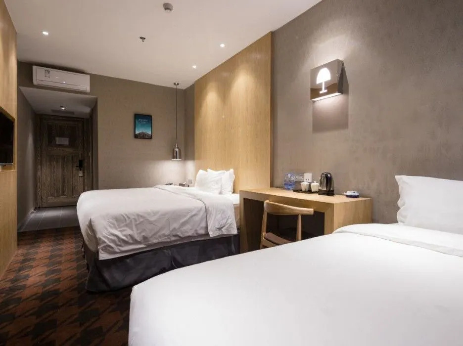 Pengxi Hotel (Shenzhen Pingshan High-Speed Railway Station Jinlong Subway Station)