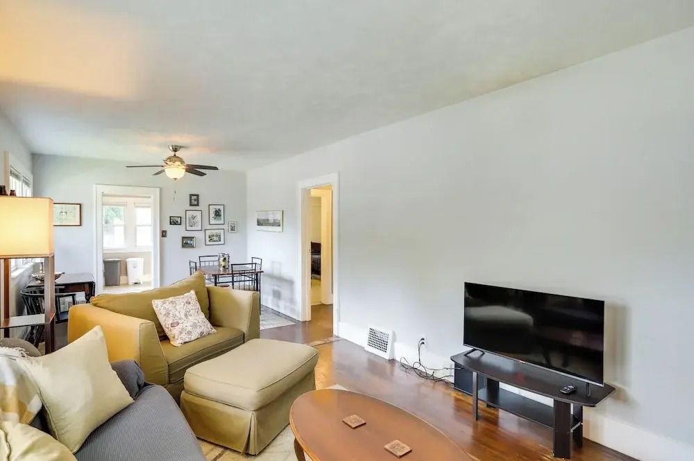 Lovely Home in South Bend: Walk to Notre Dame!