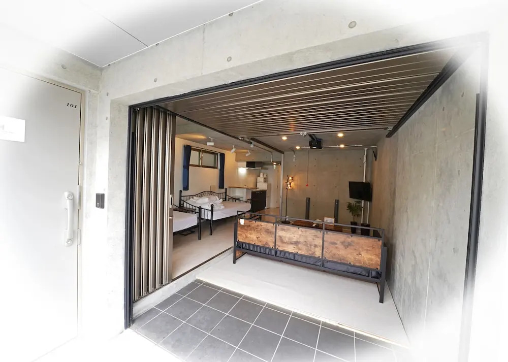 Laffitte Hirai Condominium Hotel