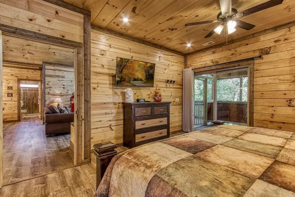 ERN822 - Smoky Oasis - Great Location, Private Indoor Heated Pool! cabin
