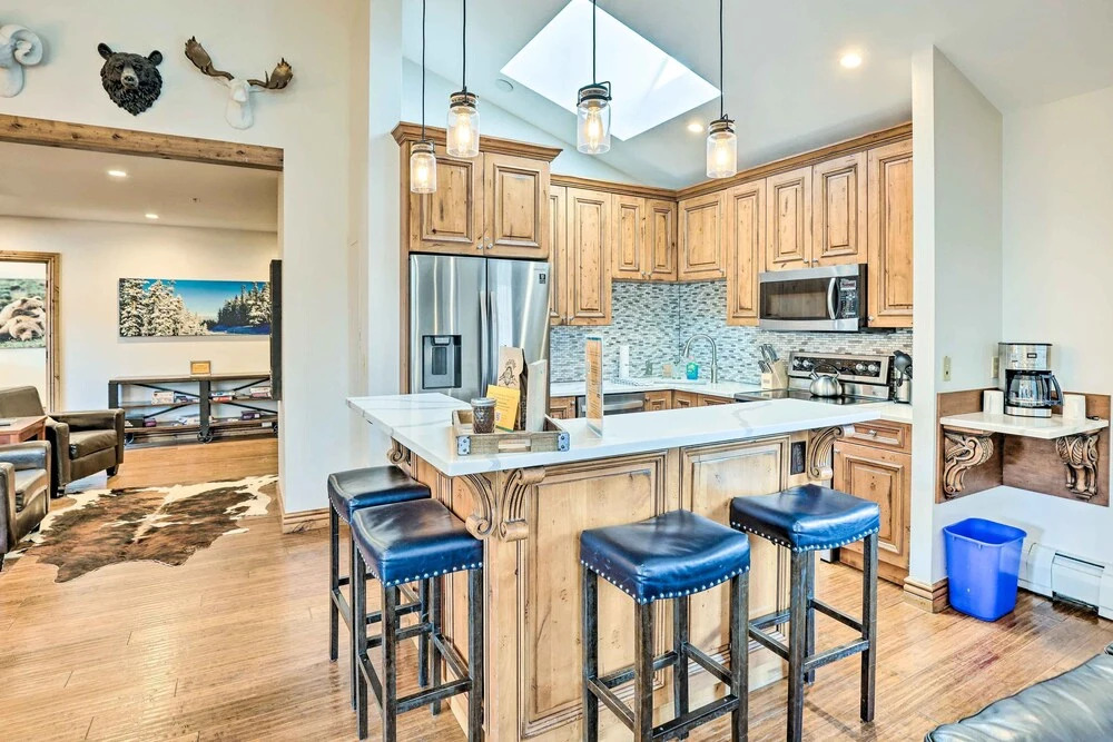 Winter Park Condo w/ Mountain Views + Hot Tub