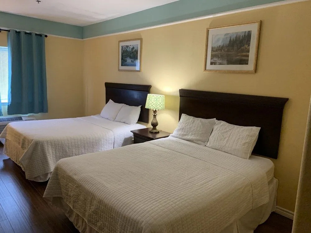 Deluxe Inn & Suites