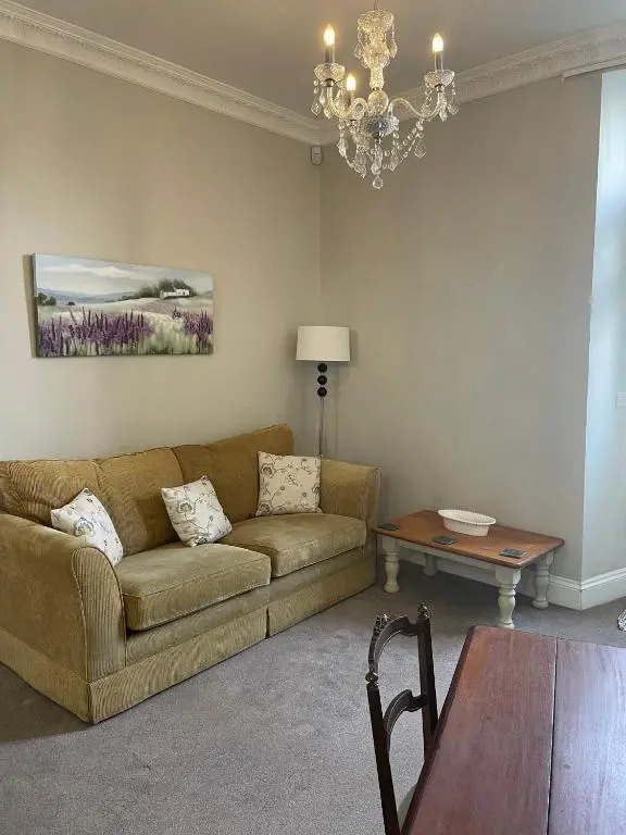 Lovely 1 Bed Flat in Victorian House 300m Seafront (Adults Only)