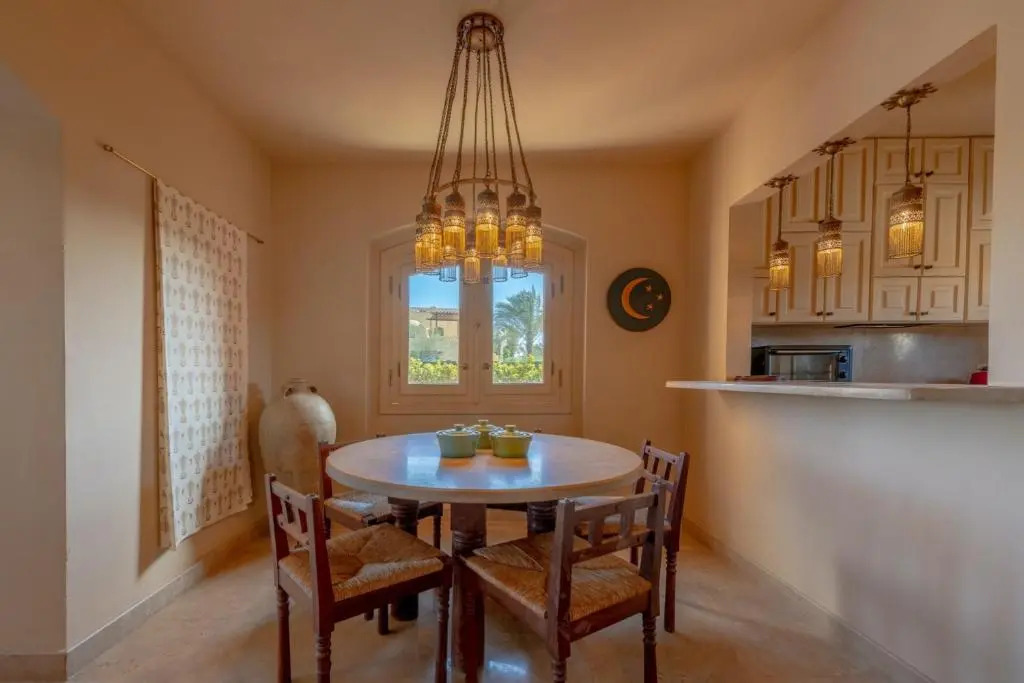 Chic 3BR Villa West Golf with Pool, Lagoon View & Guest House