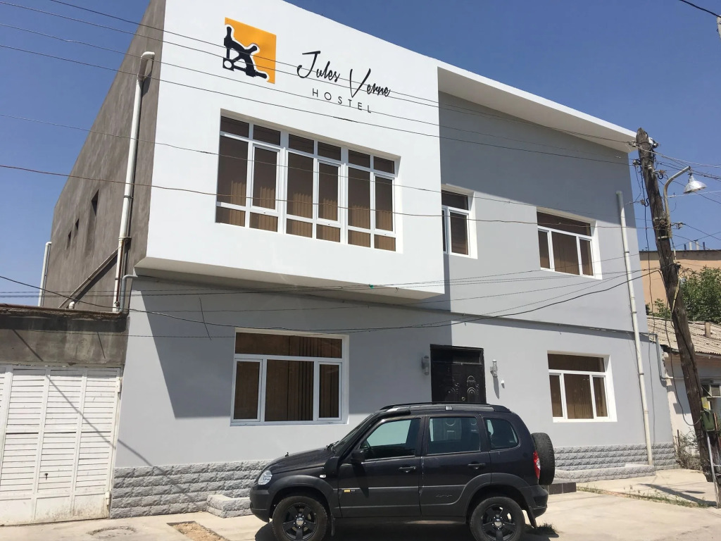 Jules Verne Hostel