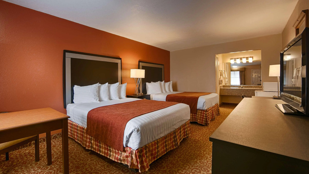 Best Western Inn by the Lake