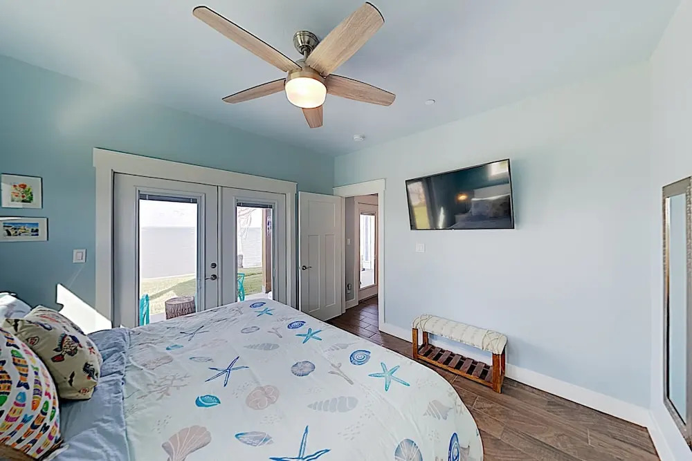 New Listing! Waterfront Copano Bay W/ Pool 2 Bedroom Condo