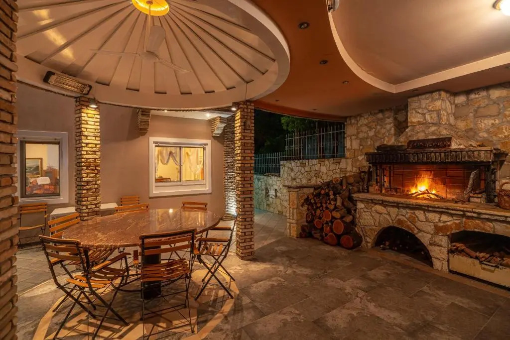 Villa Thea-1 hour and 50 minutes from Athens International Airport