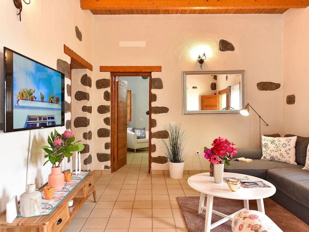 Authentic Holiday Home, Ground Floor Level, With Private Pool and Large Terrace