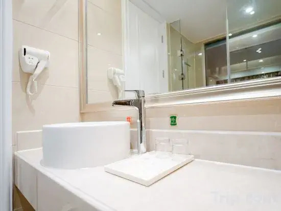 Vienna International Hotel (Ningbo South Business District Universal City)