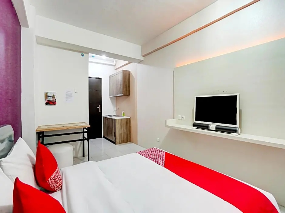 OYO Flagship 90087 Apartment Menara Rungkut 2