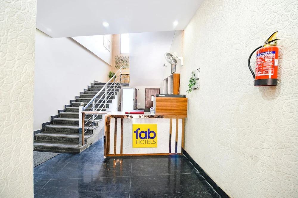 Fabhotel Moon Lite