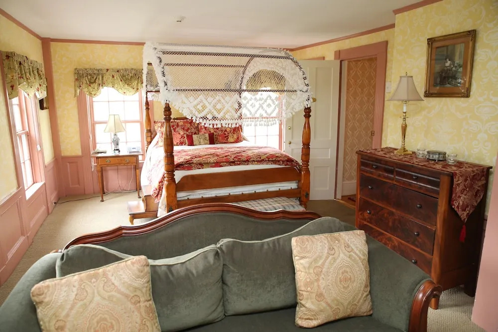 Captains House Inn
