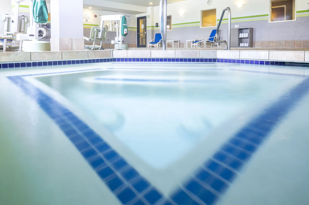 Holiday Inn Express Hotel & Suites Manchester - Airport by IHG