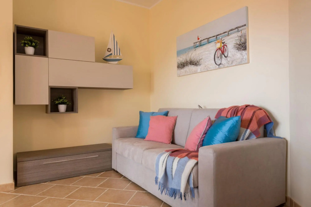The apartment has 2 bedrooms, 2 bathrooms, living room with direct access to the terrace, kitchenett-PERLACEA 25