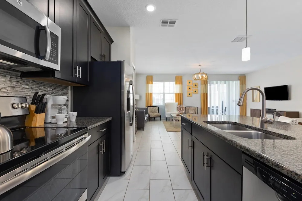 Tr_543r Scenic Champion 5 Bedroom Townhouse
