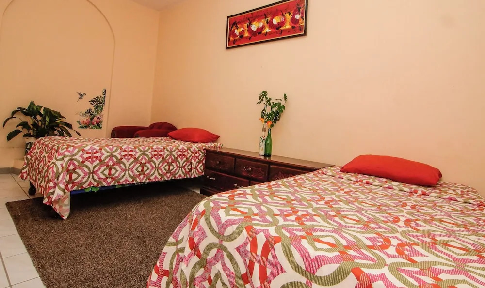 876 JA Oasis & Homestay - by Kingston Airport