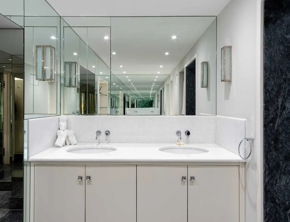 2 Luxe BDR Hans Place by The Residences