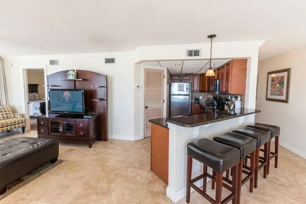 AquaVista East 301 - 3 Br condo by RedAwning