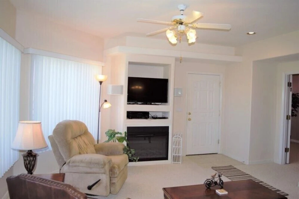 Bobitsky and Gomez - 2 Br Condo