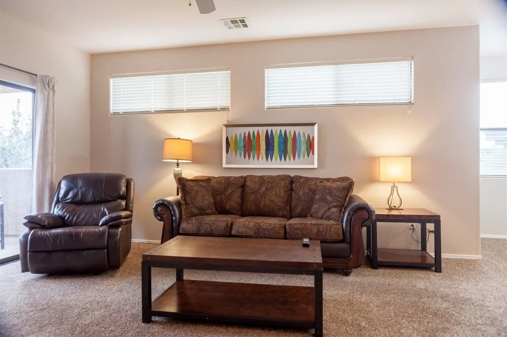 2BR Plus Ocotillo Townhome, Heated Pool, Spa, Gym