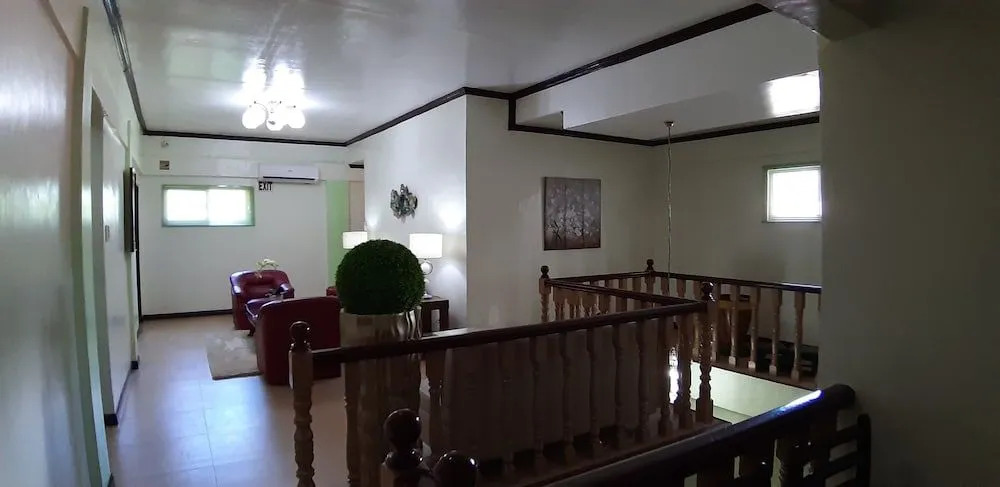 Jones Place Hotel